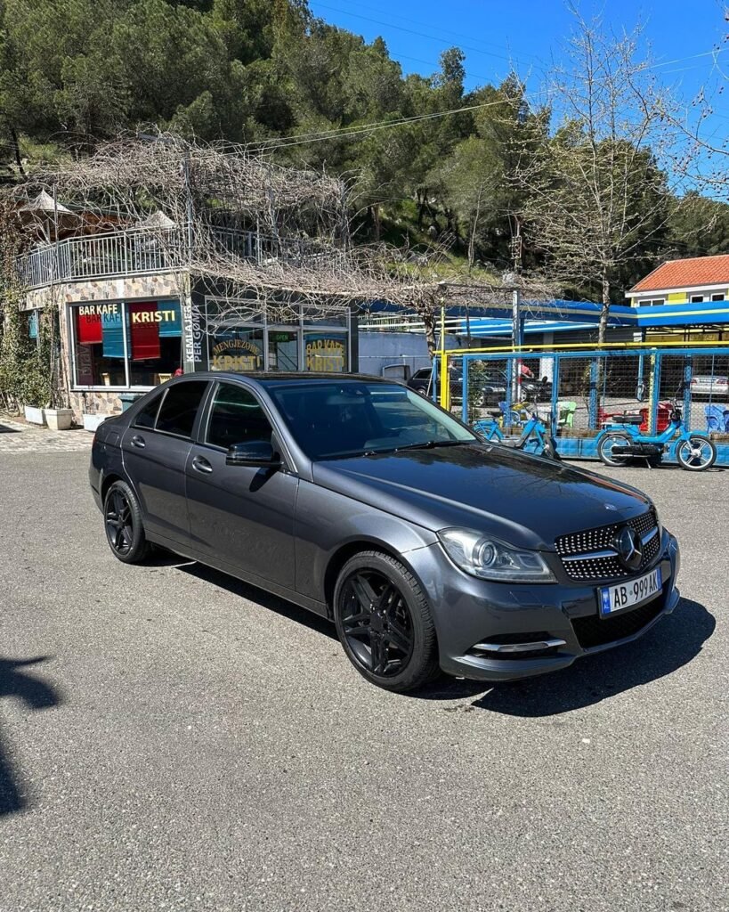 Mercedes Benz C-Class – (AB999AK)